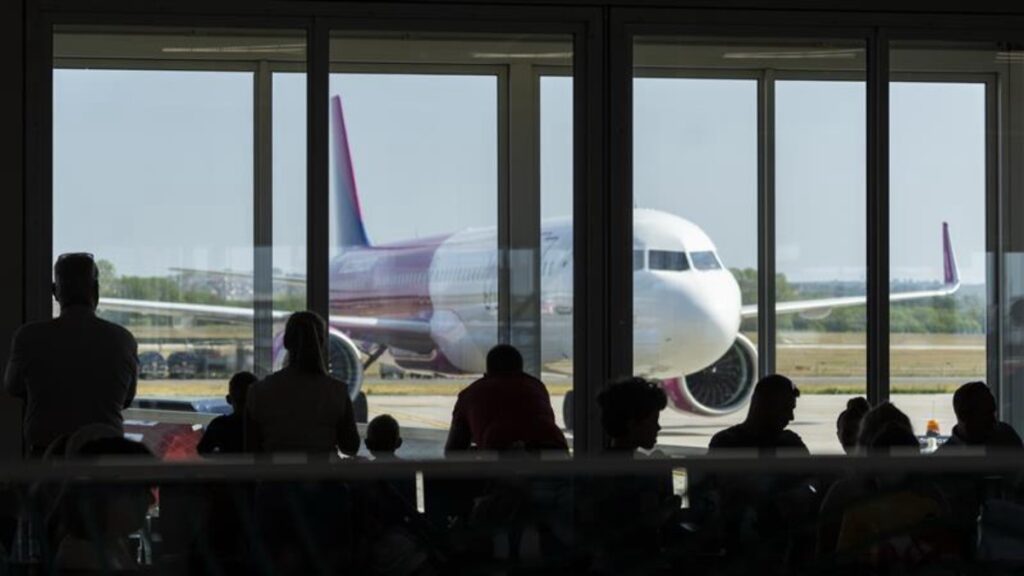 Avion în aeroport. FOTO Arhiva EUplus