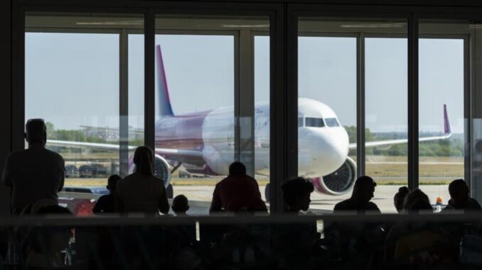 Avion în aeroport. FOTO Arhiva EUplus Avion în aeroport. FOTO Arhiva EUplus