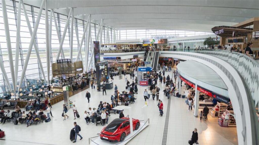 Pasageri în Aeroport. FOTO Arhiva EUplus