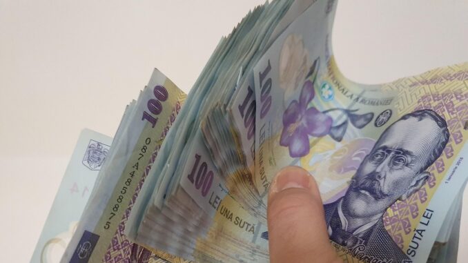 Mai mulți bani. FOTO MoldovanCristian Mai mulți bani. FOTO MoldovanCristian