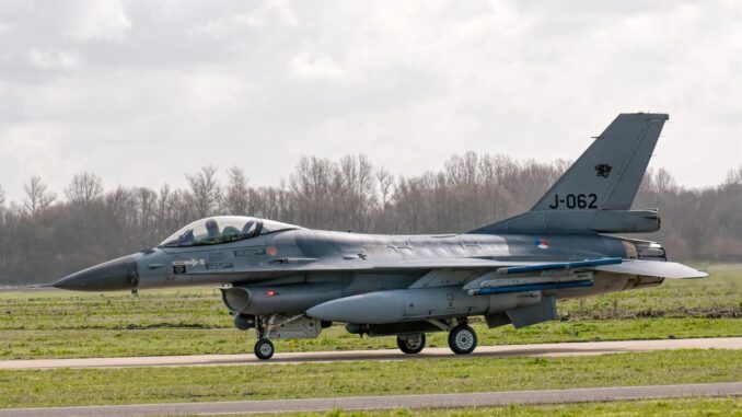 Aeronavă F-16. FOTO jmd1 Aeronavă F-16. FOTO jmd1