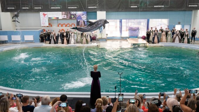 Corul Madrigal la Delfinariul Constanța. FOTO Madrigal