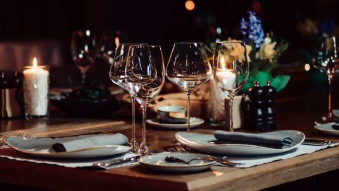 Masă la restaurant. FOTO EPPO