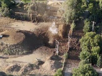 Craterul format de punga de gaze de la Amara. FOTO ISU Ialomița