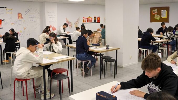 Elevii la examen. FOTO pi2pr - cu caracter ilustrativ Elevii la examen. FOTO pi2pr - cu caracter ilustrativ