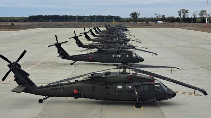 Elicoptere militare americane, Black Hawk, în România. FOTO AIMK
