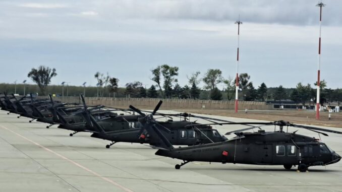 Elicoptere militare americane, Black Hawk, în România. FOTO AIMK