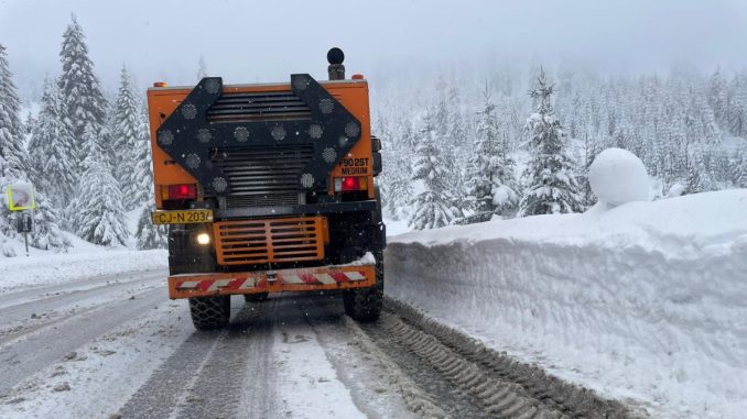 Lucrări la drumurile înzăpezite. FOTO CNAIR Lucrări la drumurile înzăpezite. FOTO CNAIR